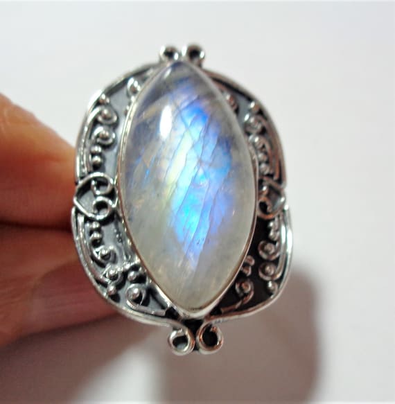 Vintage Rainbow Moonstone Ring is a Large Best Qu… - image 4