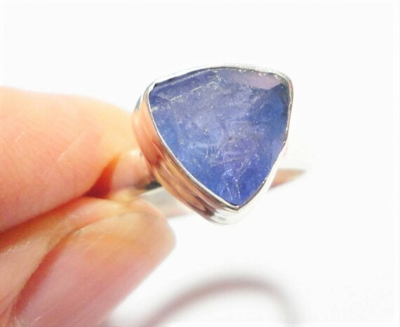 Trillion Cut Tanzanite Ring: Vintage Rough Facete… - image 4