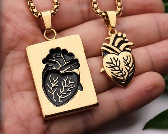 Collane di coppia con cuore anatomico: set di gioielli con promessa abbinata