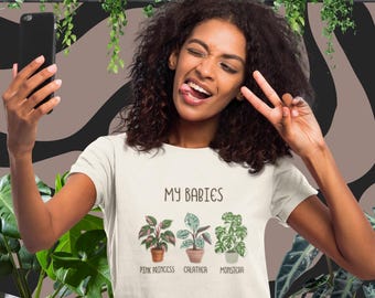 かわいいカラテアTシャツ | 植物好きの彼女へのモンステラ・デリシオサのガーデニングギフト | フィロデンドロン・ピンク・プリンセス | 私の赤ちゃんは植物
