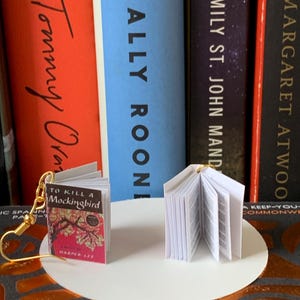 To Kill a Mockingbird von Harper Lee | Handgemachte Mini Buch Ohrringe