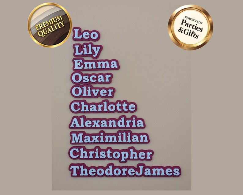 Może przedstawiać: Wycięcia imion w kolorze bordowym z białymi obramowaniami, w tym Leo, Lily, Emma, Oscar, Oliver, Charlotte, Alexandria, Maximilian, Christopher i Theodore James. Obraz zawiera r&oacute;wnież dwie złote pieczęcie, jedną z napisem "Premium Quality" i drugą "Perfect for Parties & Gifts."