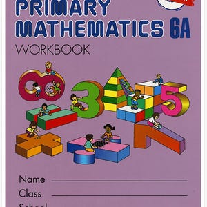 Può includere: Un quaderno viola intitolato "PRIMARY MATHEMATICS 6A WORKBOOK" con illustrazioni di numeri 3D colorate e piccole figure. La copertina include un timbro "U.S. EDITION" e spazio per nome, classe e scuola.