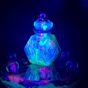 LED Light & Glow Curiosity Shaker Jar - Mystery Bottle – OOAK LED Resin Trinket, Dark Curio Decor Gift, Necklace, Ornament, Bag Charm, Green