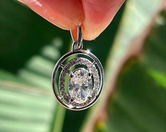 Ovale diamanten dubbele halo-hangerketting: 1,01 kt, 14 kt massief goud