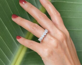 14 kt witgouden cirkelarmband met diamant: op de natuur geïnspireerde moderne band