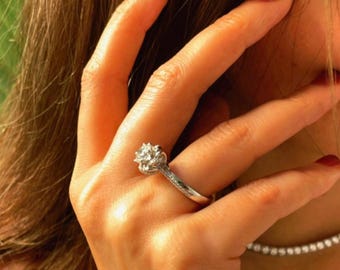 14 kt witgouden ring met bloemen: 1,06 karaat in het lab gekweekte diamanten