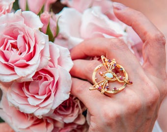 Ring met libel, Gouden statementring met libel, Ring met laboratoriumdiamant, Ring met roze diamant en robijn, Sieraden geïnspireerd op de natuur