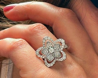 14 kt witgouden ring met bloemen: statement 2,32 karaat in lab gekweekte diamant