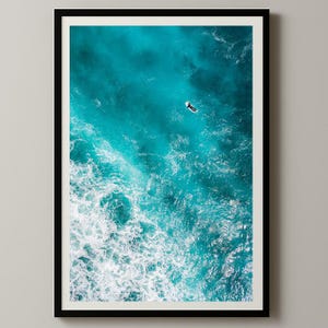 Impresión de surfista solitario / Playa Scarborough WA / Fotografía aérea de surf / Póster de bellas artes del océano / Arte mural costero / Decoración de playa de Perth / Playa