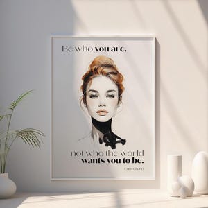 Murale | Sii chi sei, non chi il mondo vuole che tu sia - Coco Chanel | Decorazione murale minimalista | Stampa artistica con/senza cornice