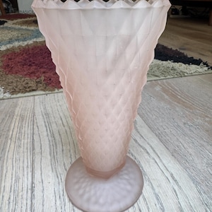Vtg Indiana Glass Pink Diamond Point Vase 8&quot; Tall, 4.25&quot; Round, Base Is 3.75&quot;.
