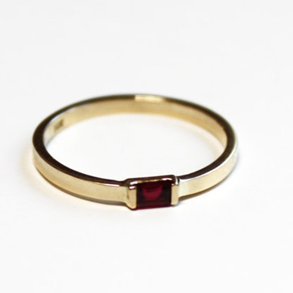 Ruby Baguette Stacking Ring (14K yellow gold)