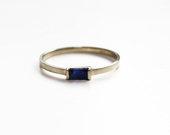 Blauer Saphir Baguette Ring (Weiss- oder Gelbgold)