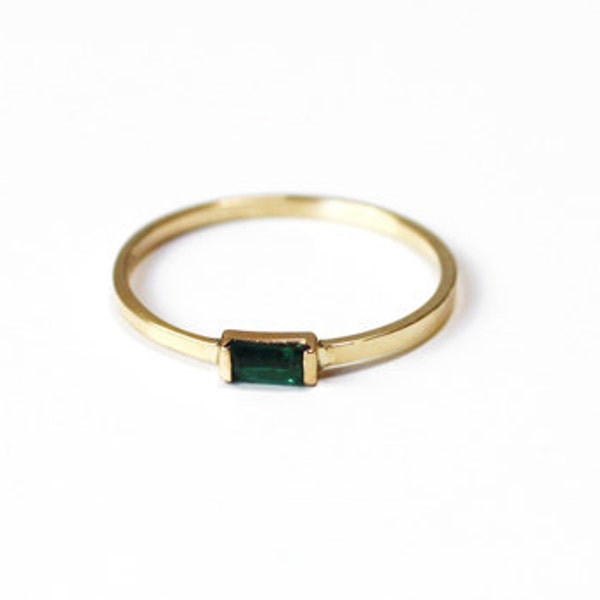 Anillo de baguette con esmeralda (oro amarillo o blanco de 14 quilates)
