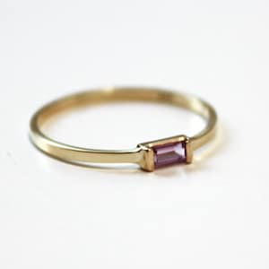 Pink Sapphire Baguette Stacking Ring (14K yellow gold)