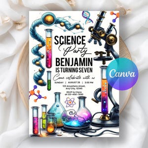 Pode incluir: Um convite para uma festa com tema de ciência com o texto "SCIENCE Party BENJAMIN IS TURNING SEVEN". O convite apresenta ilustrações de béqueres, tubos de ensaio, um microscópio e estruturas moleculares. A paleta de cores inclui azul, laranja e roxo.