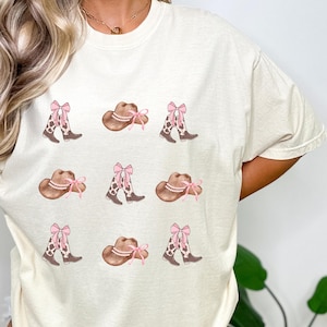 Cowgirl laarzen hoed shirt roze strikken T-shirt uniseks, T-shirt zuidelijke stijl, rodeo-westernkleding, countrymuziek concerttop, vintage retro