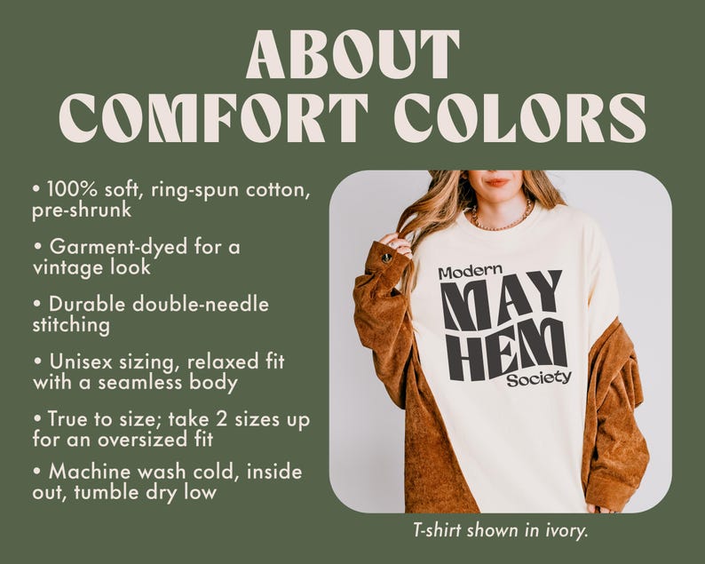 Puede incluir: Una camiseta de cuello redondo color marfil con el texto negro 'Modern MAY HEM Society' impreso en el frente. La prenda est&aacute; hecha de 100% algod&oacute;n hilado en anillo, cuenta con costuras de doble aguja y est&aacute; te&ntilde;ida para un aspecto vintage.