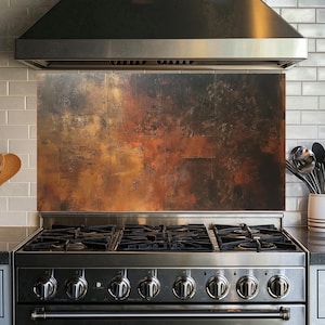 Roestige keukenachterwand van gehard glas achter het fornuis,glazen achterwand voor keuken,rustieke keukenachterwand,achterwand fornuis,achterwand fornuis,achterwand fornuis