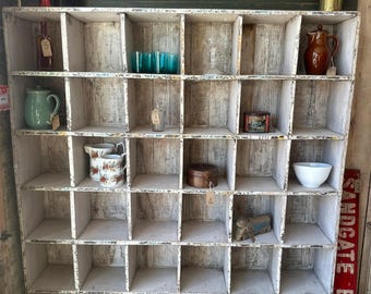 Mueble de almacenamiento vintage con forma de paloma