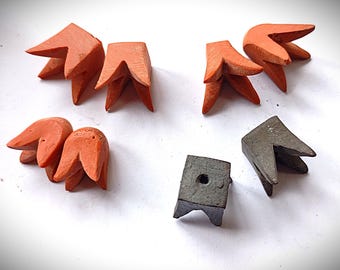 T) 6 resin tulip flowers without holes - 2 ceramic flowers with vertical holes. Material for creating your own projects.