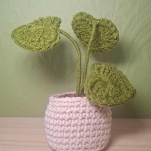 Mini Crochet Plant in Pot - Handmade Leafy Houseplant - No Maintenance Decor - Cute Gift for Plant Lovers - Boho Shelf Decor - Indoor Garden