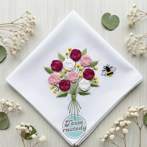 Kundenspezifisches Hochzeits-Blumenstrauß-Hand gestickte Taschentücher-personalisierte Leinenblumen gestickte Hochzeitsgeschenke-Taschentuch für Brautjungfer