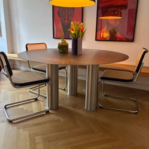 Moderne ronde designtafel van roestvrij staal, tijdloos industrieel eetkamermeubilair, minimalistische metalen tafel, meubels gemaakt in Duitsland