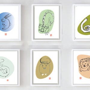 K&ouml;nnte beinhalten: Satz von sechs minimalistischen Line-Art-Drucken mit den Tieren des chinesischen Tierkreises: Kaninchen, Drache, Schlange, Ratte, Ochse und Tiger. Jedes Tier ist in Schwarzwei&szlig;-Line-Art vor einem farbigen Hintergrund dargestellt.