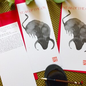Ochse, Stier, Jahr des Ochsen Karte für Losar und chinesisches frohes neues Lunar Sternzeichen, zenbrush druck, Feiertagsbriefschreiben, japan, roter Umschlag