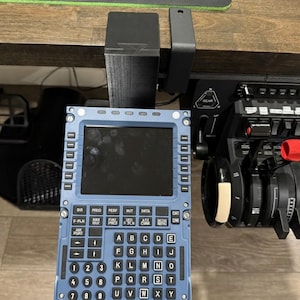 Supporto da scrivania Wing Wing MCDU con inclinazione regolabile e morsetto per simulatore di volo (file digitale)