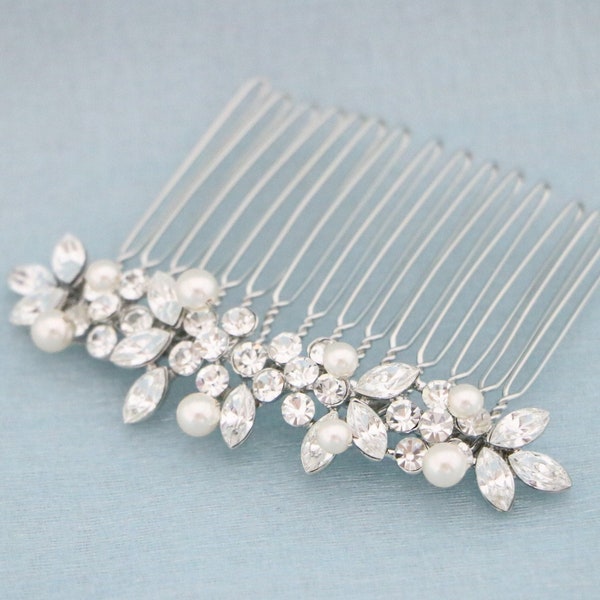 bridal comb hairpiece floral Silver Wedding hair comb Vintage style Bridal hair comb Simple Wedding comb in Pearl side hair comb Boho comb