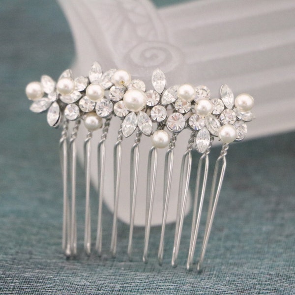 Silver Bridal hair comb Pearl side comb Wedding hair accessories floral Wedding hair piece Bridal hair jewelry Small Bridal comb Side comb