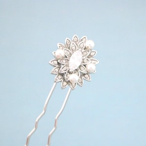 Pearl hair pins Bridesmaid hair pins Wedding hair pins Bridal hair pins Wedding hair jewelry Bridal hair accessories hair pins Wedding comb