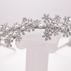 Crystal and Pearl headband Simple Wedding headband Bridal hair tiara Rhinestone headband Crystal hair band Wedding tiara Bridal hair tiara Silver tone