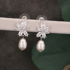 Pearl Bridal Earrings Drop Earrings Silver Wedding Earrings Crystal earrings Gold Bridal Jewelry Pearl Bridesmaids Earrings Cubic Zirconia