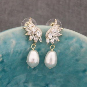 Gold Pearl drop Bridal earrings Silver wedding earrings dangle Crystal Wedding jewelry earrings Bridesmaid earrings Small Prom jewelry Pearl