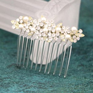 bridal comb hairpiece Gold veil comb Rose gold Wedding hair comb Bridal hair accessories for bun Silver Wedding comb Pearl hair jewelry Boho