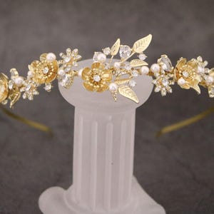 Wedding tiara gold Wedding headband Pearl and Crystal headband Bridal tiara Rhinestone tiara Simple Wedding hair jewelry Bridal headband