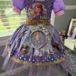 Prinsessan Sophia-inspirerad klänning med pannband: Mjukt tyg