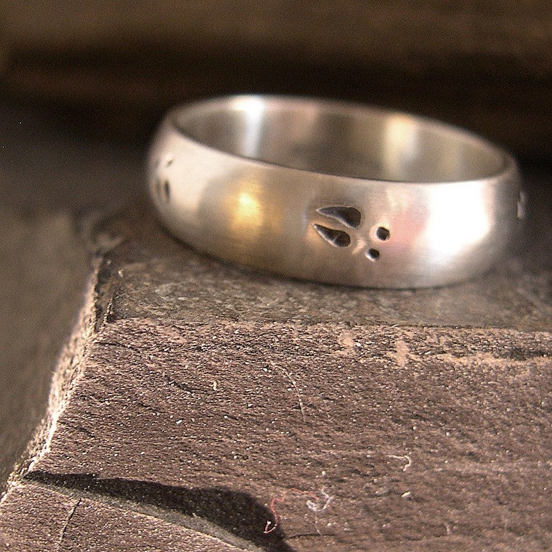 Deer Track Wedding Band,Nature Ring, Buck Track wedding Band Nature Ring, 6mm, Sterling silver image 2