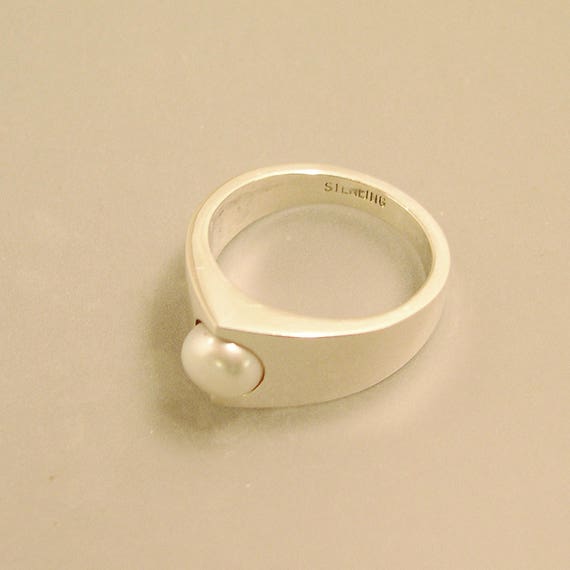 White pearl ring price clearance