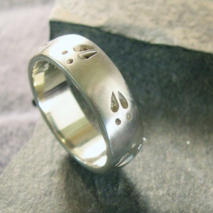 14k White Gold Deer Track Wedding Band or Nature Ring image 1