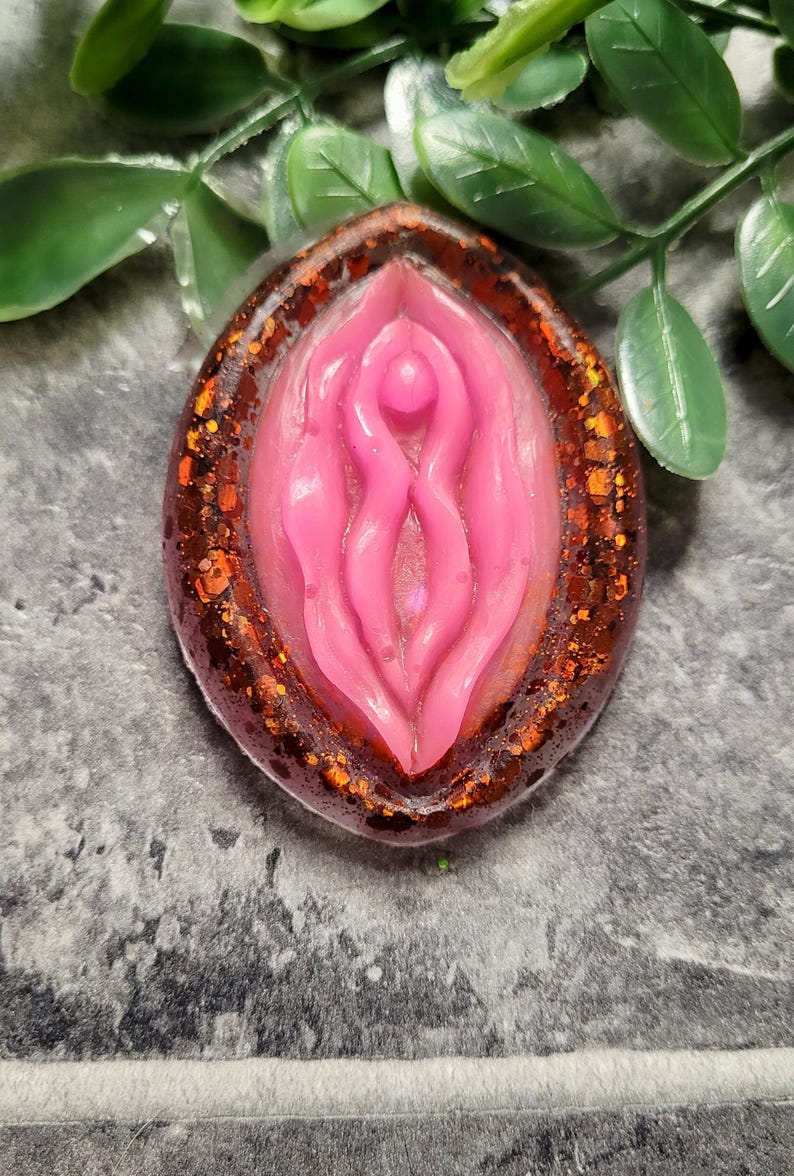 bold-glitter-vulva-resin-art-body-positive-feminist-sculpture-queer