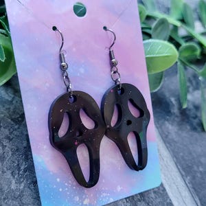 Ghostface Scream Earrings – Black Holographic Resin – Horror Slasher Jewellery Alt Goth Halloween Earrings - Stainless Steel Black Gunmental