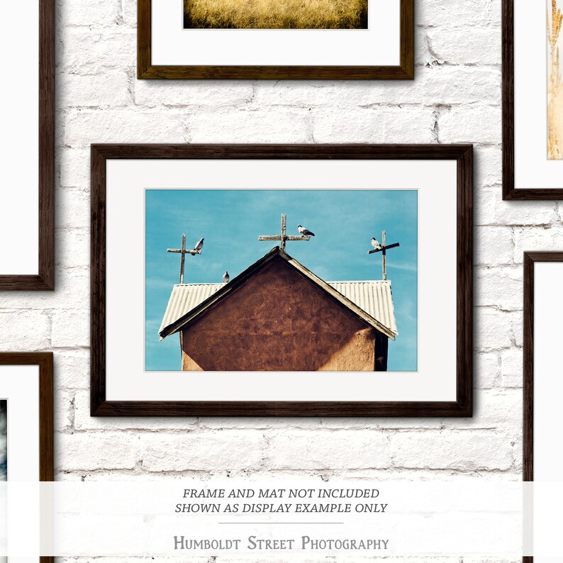 La Congregación - Arte del Suroeste - Impresión fotográfica de una iglesia de Nuevo México - Fotografía de aves - Fotografía en turquesa y adobe imagen 2