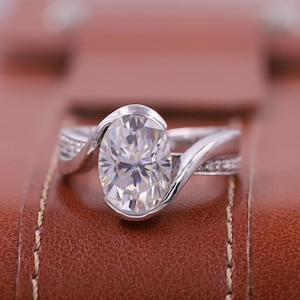 Oval Diamond Solitaire Unique Split Shank Ring, Wedding Ring, Lab Grown Diamond Engagement Ring, Proposal Ring for Her, bridal Ring