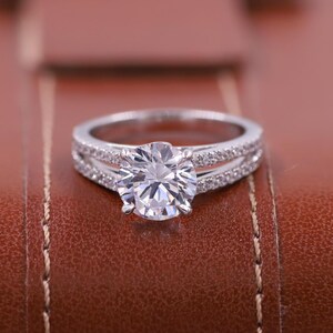 Round Cut Lab Grown Diamond Wedding Ring, IGI certified Round Diamond Ring, Split Shank, Anniversary Gift, Promise Ring for Mother&#39;s Day
