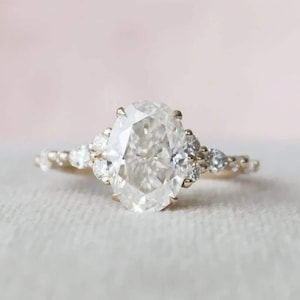 Anillo de moissanita de corte ovalado, anillo de compromiso ovalado, regalo de aniversario, anillo de racimo único, anillo de promesa clásico y atemporal, anillo llamativo para ella